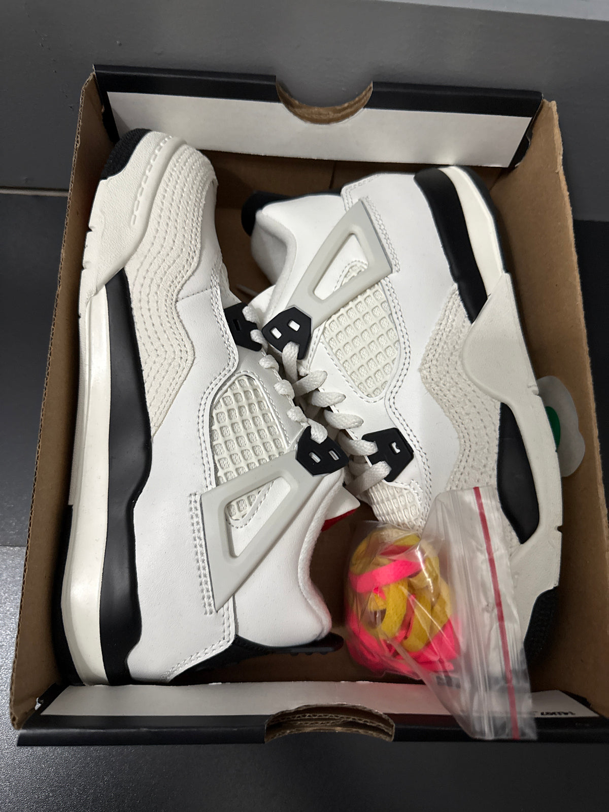 Jordan 4 Retro